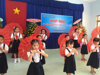 Họp mặt ngày Nhà giáo Việt Nam 20/11