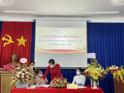 Hội nghị CBVC - Họp mặt ngày 20/11 năm học 2021 - 2022