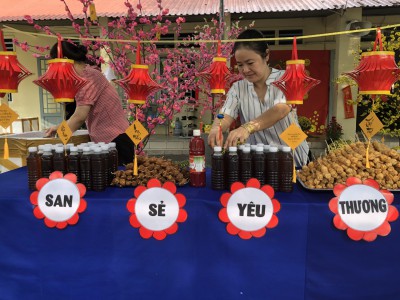 Tổ chức chương trình "Gánh hàng rong - San sẻ yêu thương"
