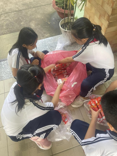 Chương trình thu gom rác và mô hình lớp học xanh