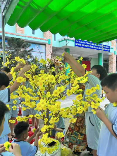 Hội thi “ Mai, Đào khoe sắc đón  Xuân”