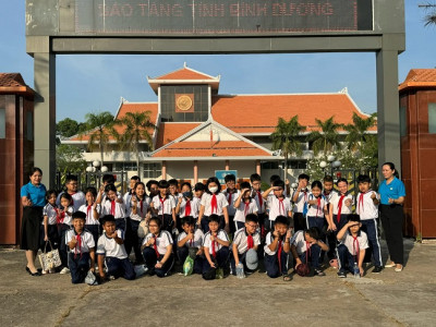 Khối 4 học lịch sử địa phương tại bảo tàng tỉnh Bình Dương