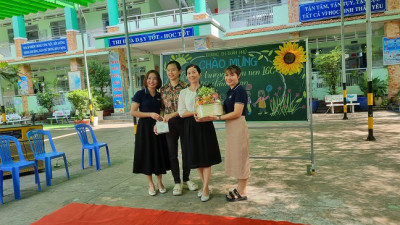 Đón tiếp các em lớp lá trường mầm non IGC