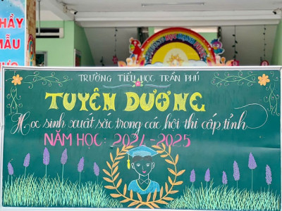 CHÀO CỜ ĐẦU TUẦN VÀ TUYÊN DƯƠNG HỌC SINH XUẤT SẮC TRONG CÁC HỘI THI TRẠNG NGUYÊN TIẾNG VIỆT VÀ IOE CẤP TỈNH