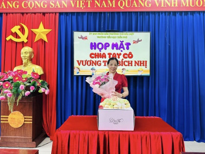 HỌP MẶT CHIA TAY CÔ VƯƠNG THỊ BÍCH NHỊ