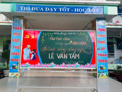 SINH HOẠT THEO BƯỚC CHÂN NHỮNG NGƯỜI ANH HÙNG THÁNG 12