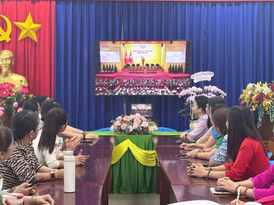 CHI BỘ TRƯỜNG TIỂU HỌC TRẦN PHÚ XEM LỄ KHAI MẠC ĐẠI HỘI ĐẠI BIỂU TOÀN QUỐC LẦN THỨ XIV CỦA ĐẢNG (TRUYỀN HÌNH TRỰC TIẾP)