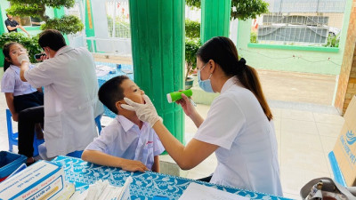 TỔ CHỨC KHÁM SỨC KHỎE CHO HỌC SINH