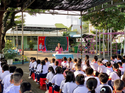 Theo bước chân những người anh hùng Sinh hoạt chủ đề: “Khăn quàng đỏ – Niềm tự hào của người đội viên”