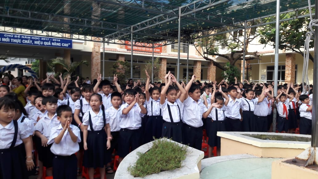 Học sinh tham dự lễ khai giảng